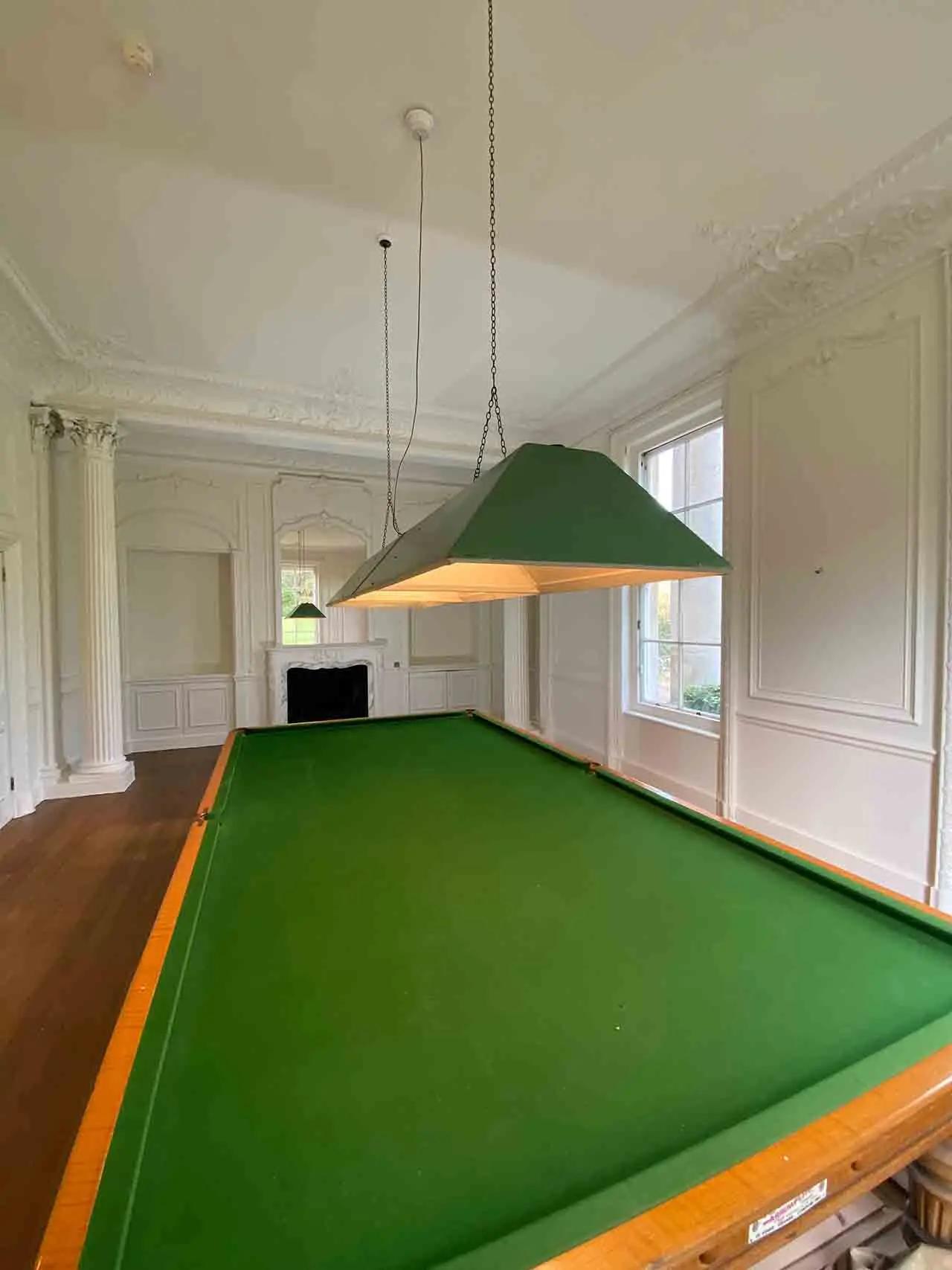 Interior room repaint with crisp, clean cut-in lines